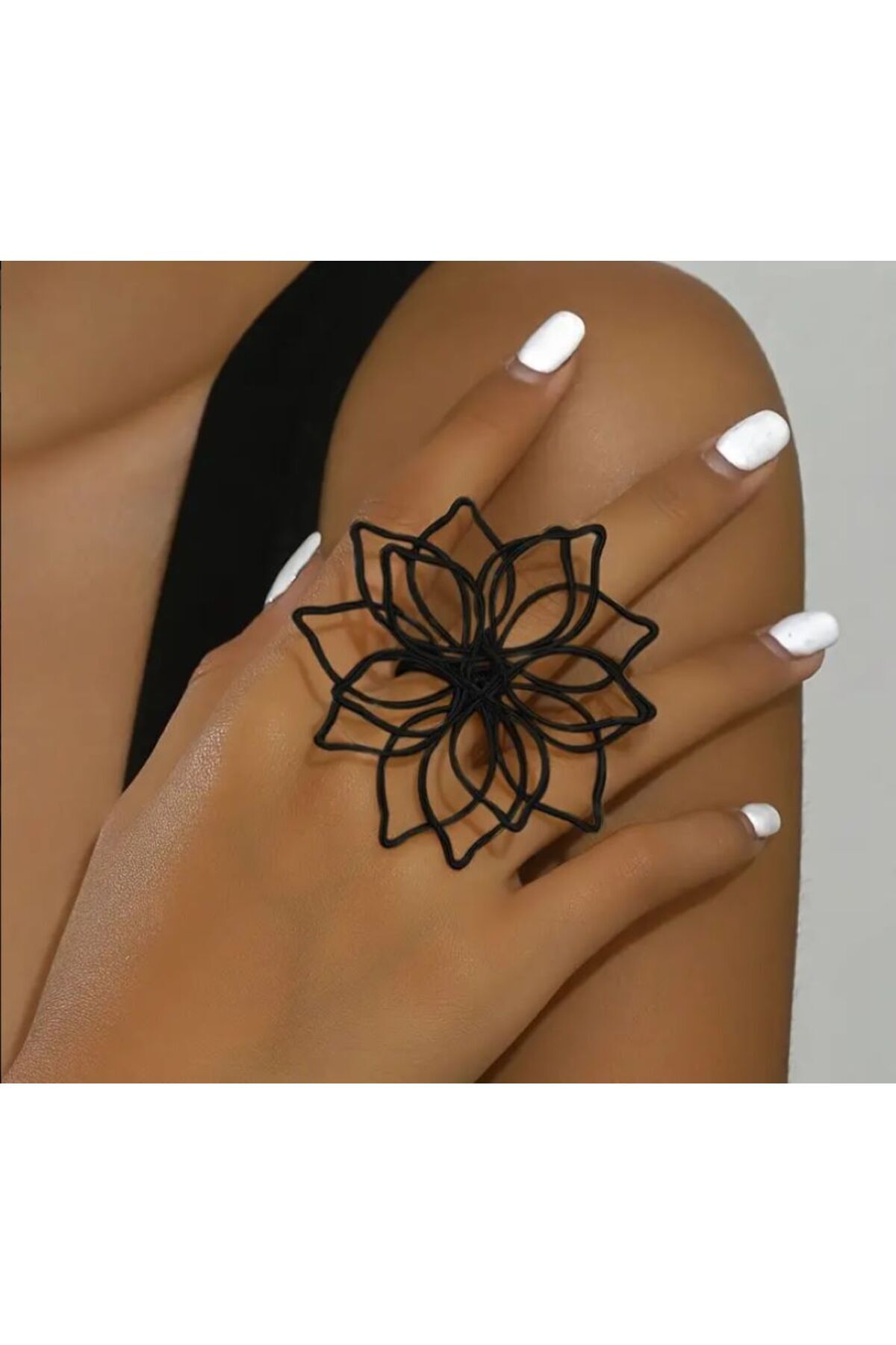 Çiçek Motifli Büyük siyah Yüzük