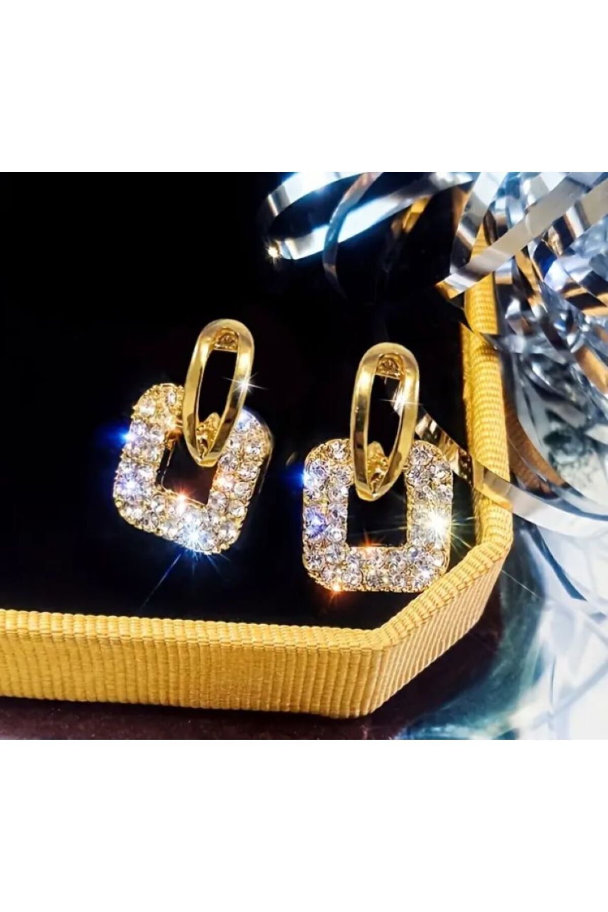 Zarif Şık Parlak Kare Gold Küpe