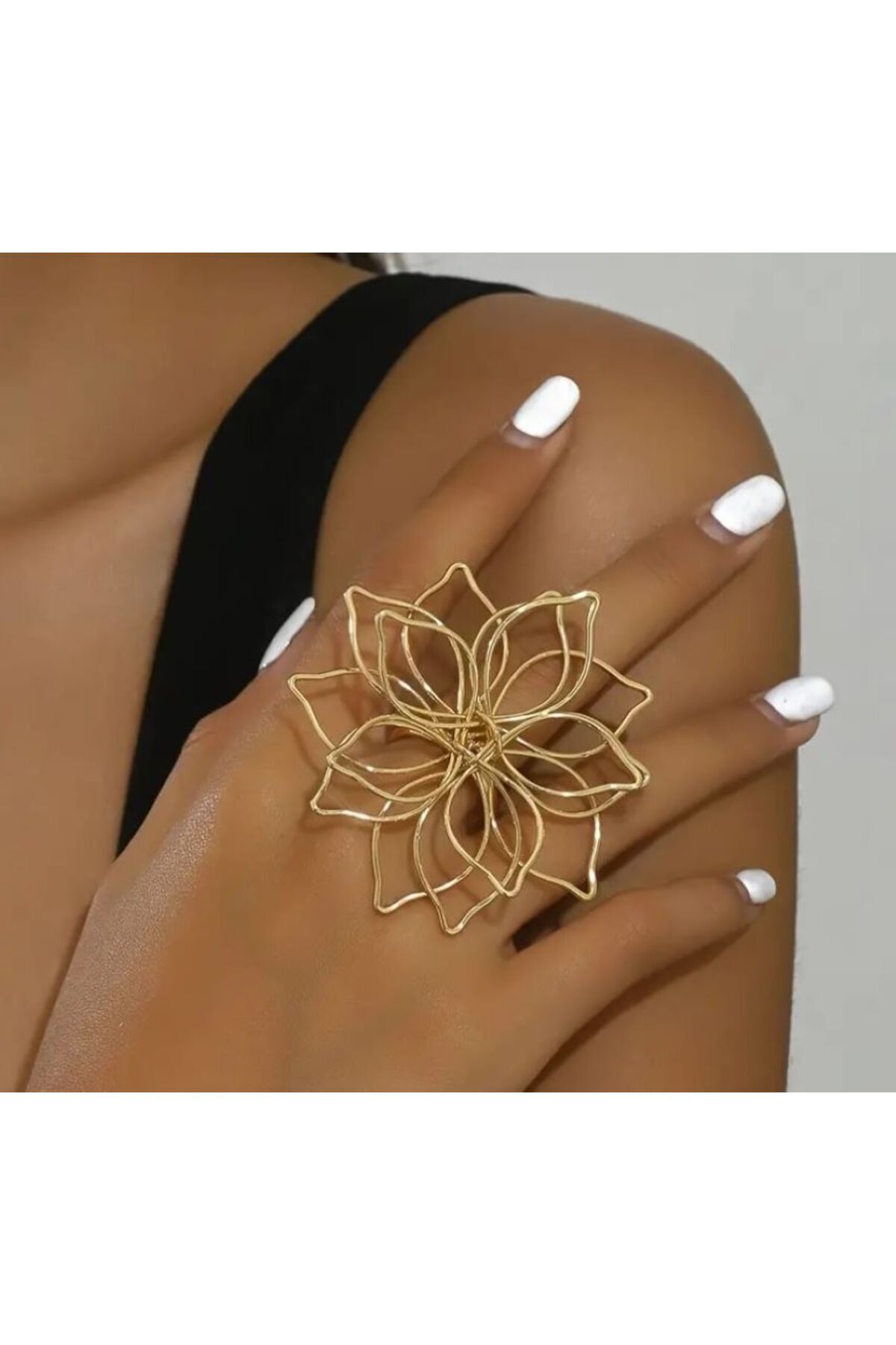 Çiçek Motifli Büyük Gold Yüzük