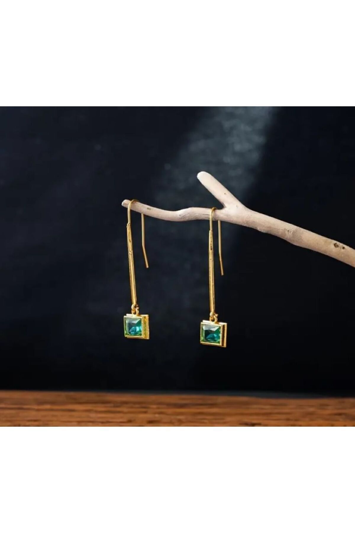 Yeşil Taşlı Sallantılı Bohem Gold Küpe