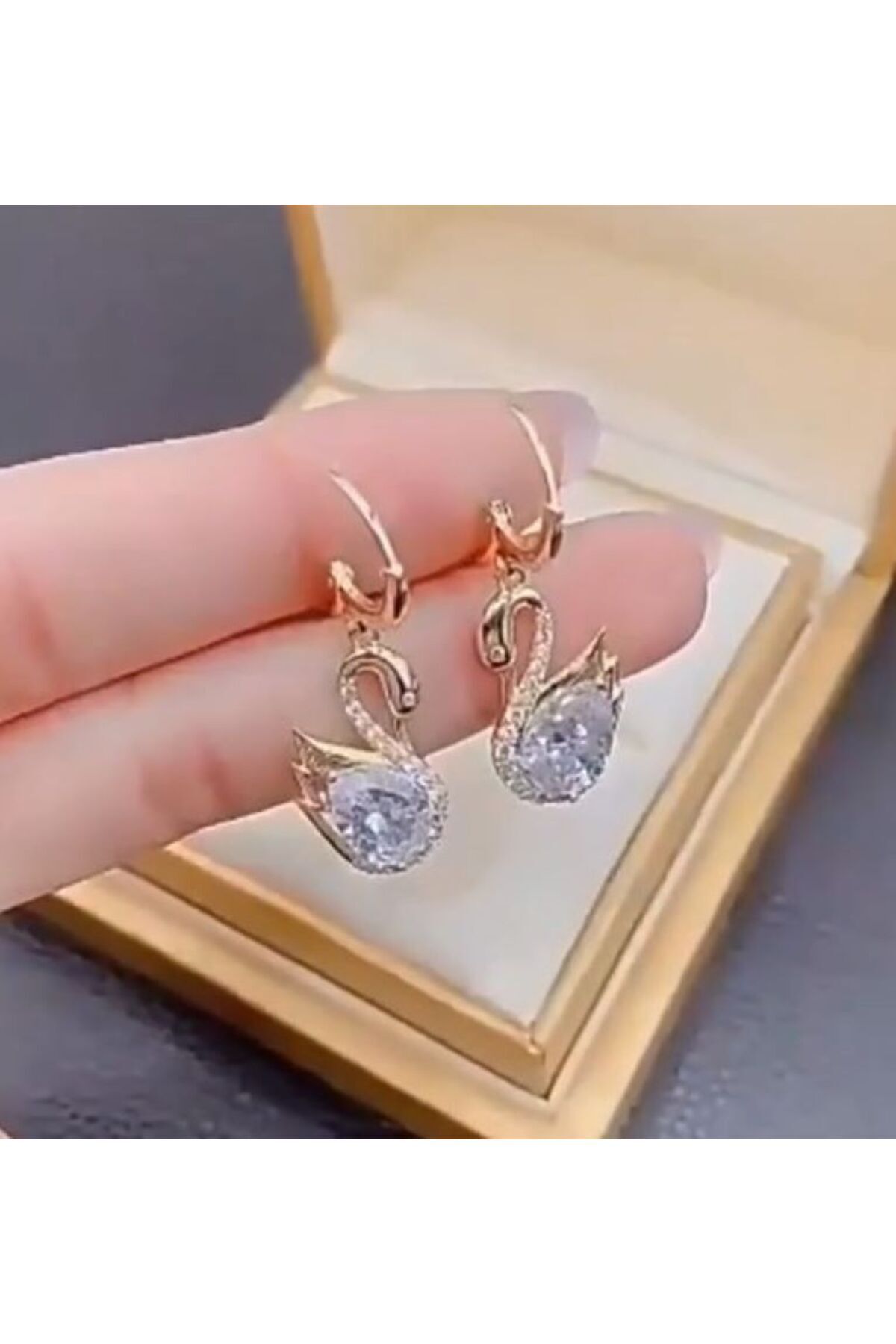 Kristal Kuğu Küpeler