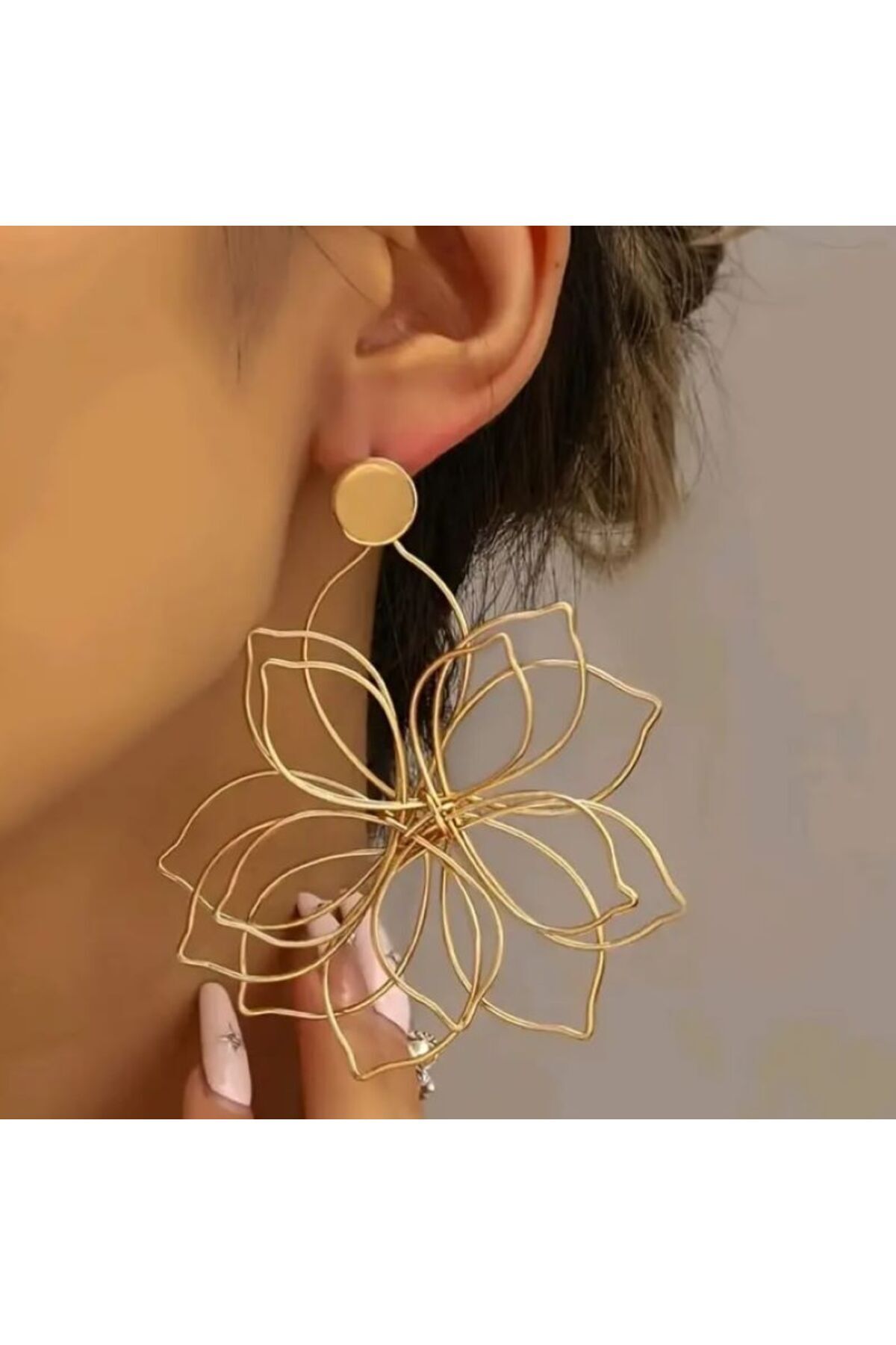 Çiçek desenli Büyük Gold Küpe