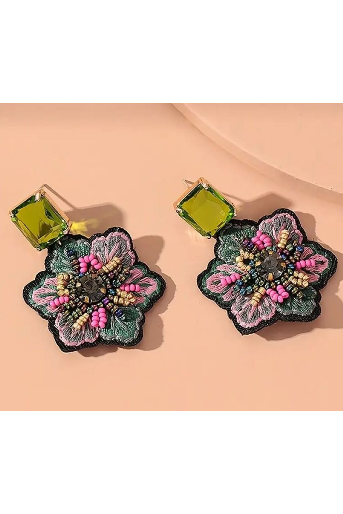 Boho Chic Zirkon ve Nakış Detaylı, Kulak İğnesi 925 Ayar Gümüş Küpe