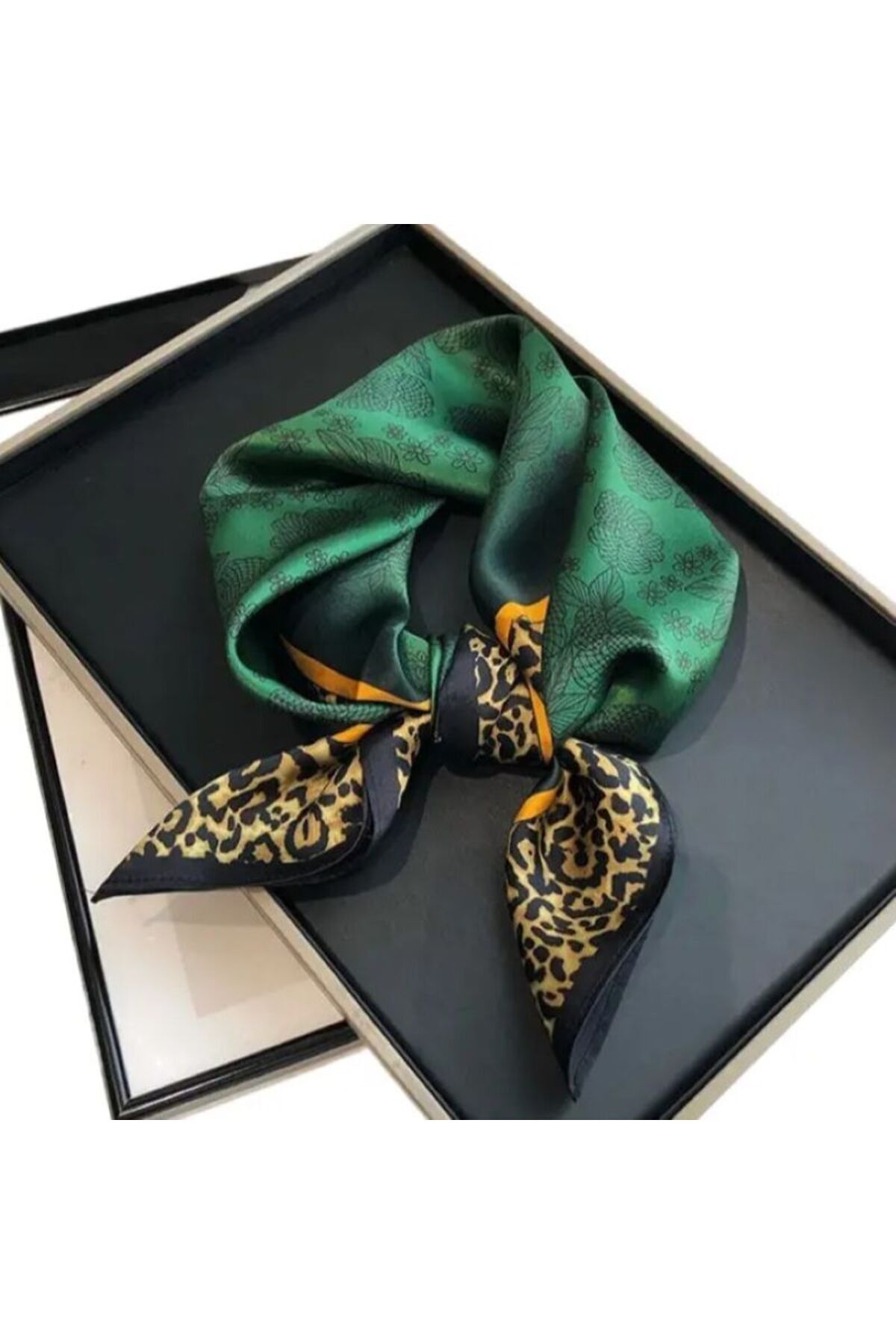 Zarif, Leopar Detaylı, Güneşten Koruyan, Rüzgar Geçirmez, Çift Taraf Baskılı, Fular, Eşarp 70x70 Yeşil