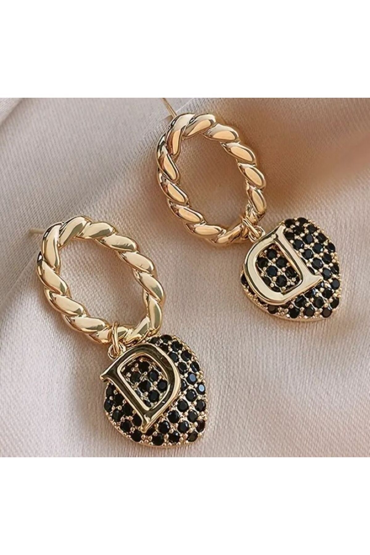 18 Ayar Altın Kaplama, Harf Detaylı, Vintage Tarz, Hareketli Küpe-Kulak İğnesi Paslanmaz Çelik