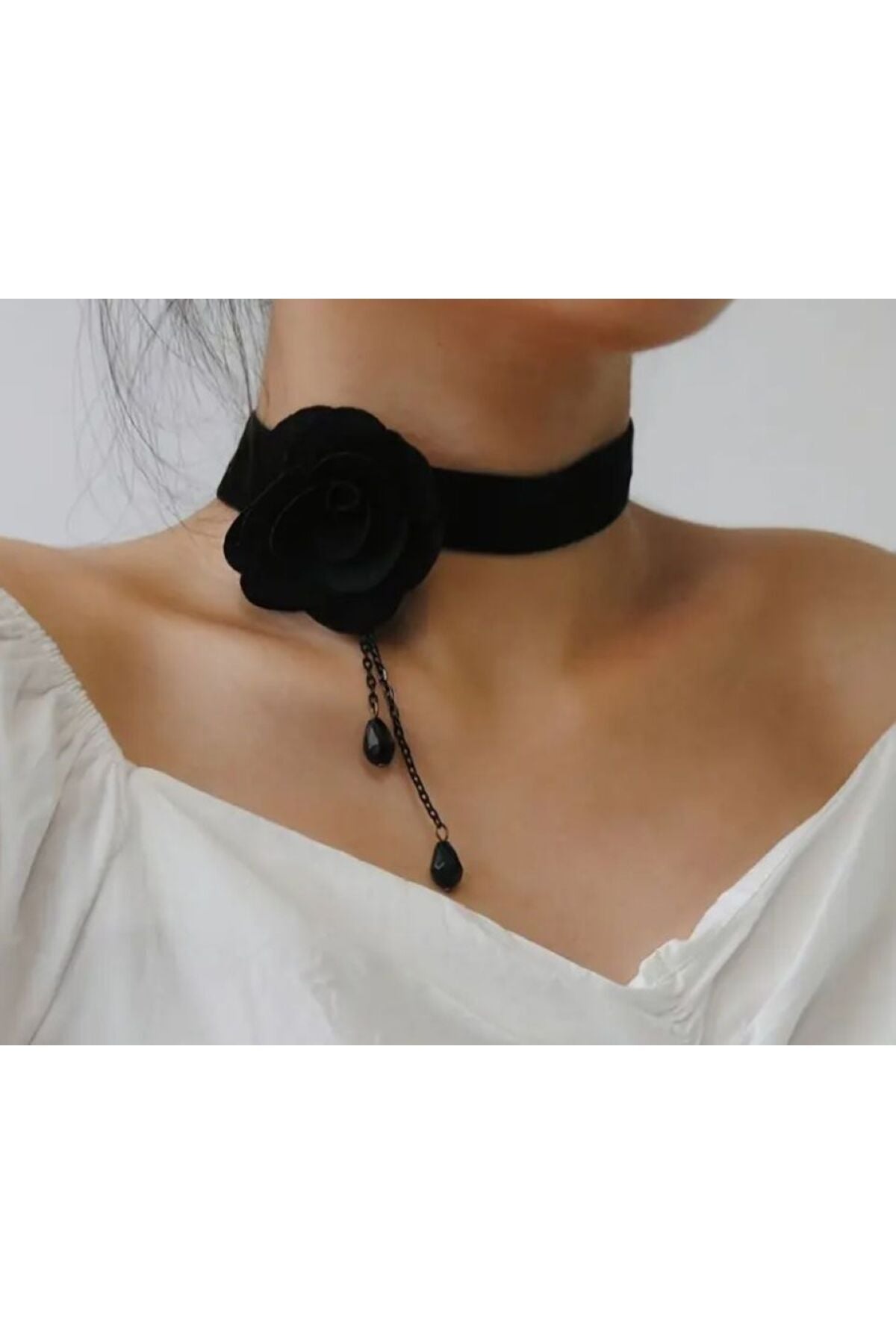 Gotik Gül Yapraklı Dantel Kolye