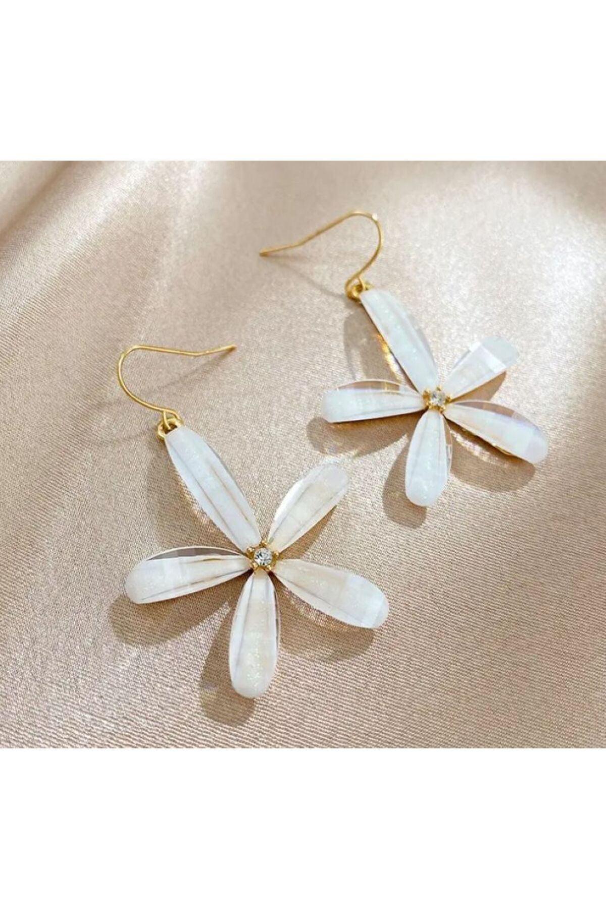 Beyaz Çiçek Yaz Küpeleri