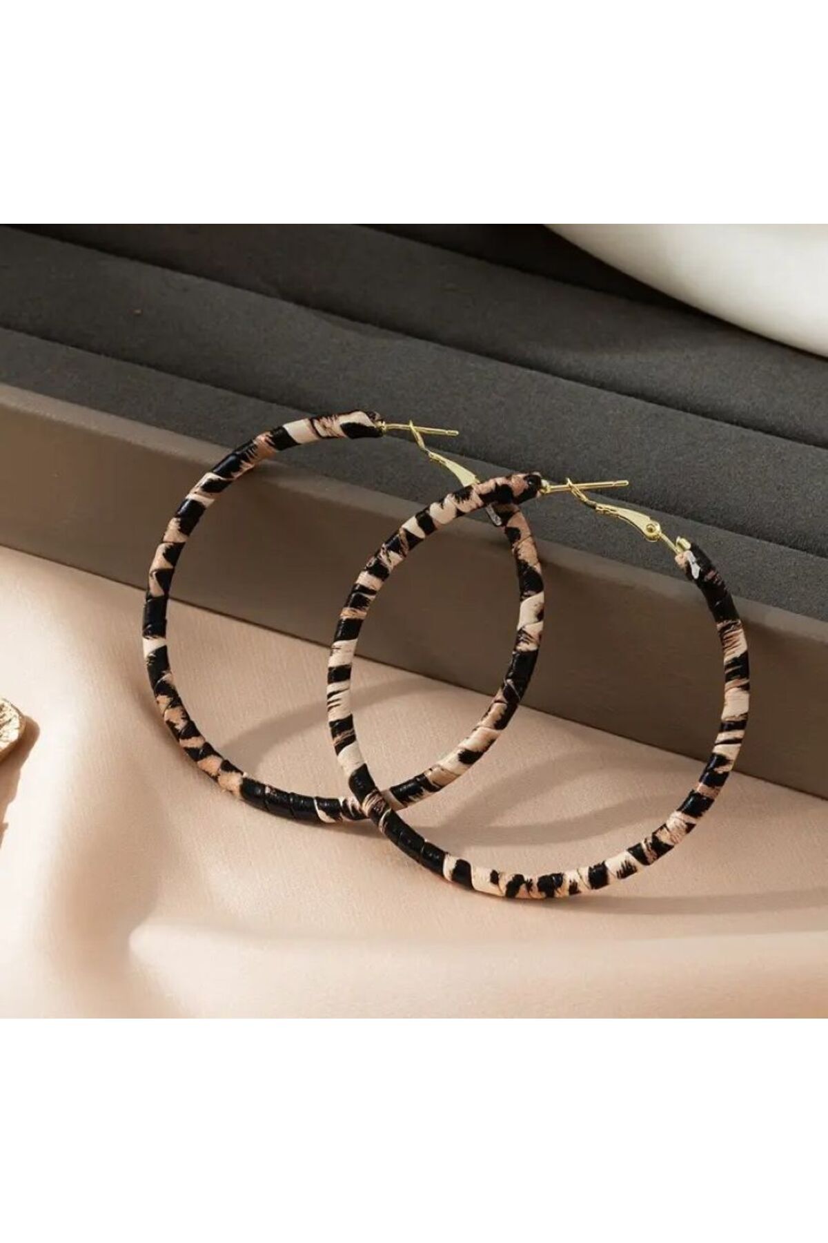 Leopar Desenli Halka Küpe-Kulak İğnesi Paslanamz Çelik