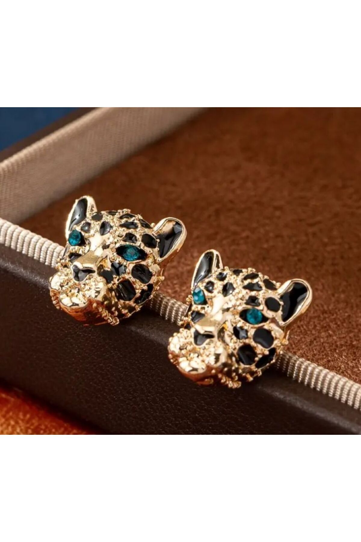 Leopar Başı Minimal Gözalıcı Küpeler