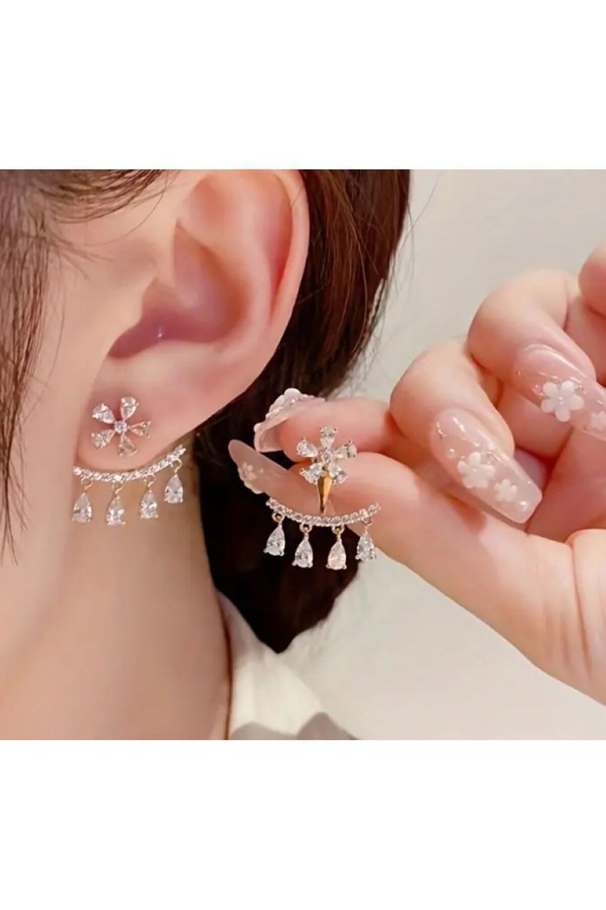 Çiçek Tasarımlı Zarif Küpe