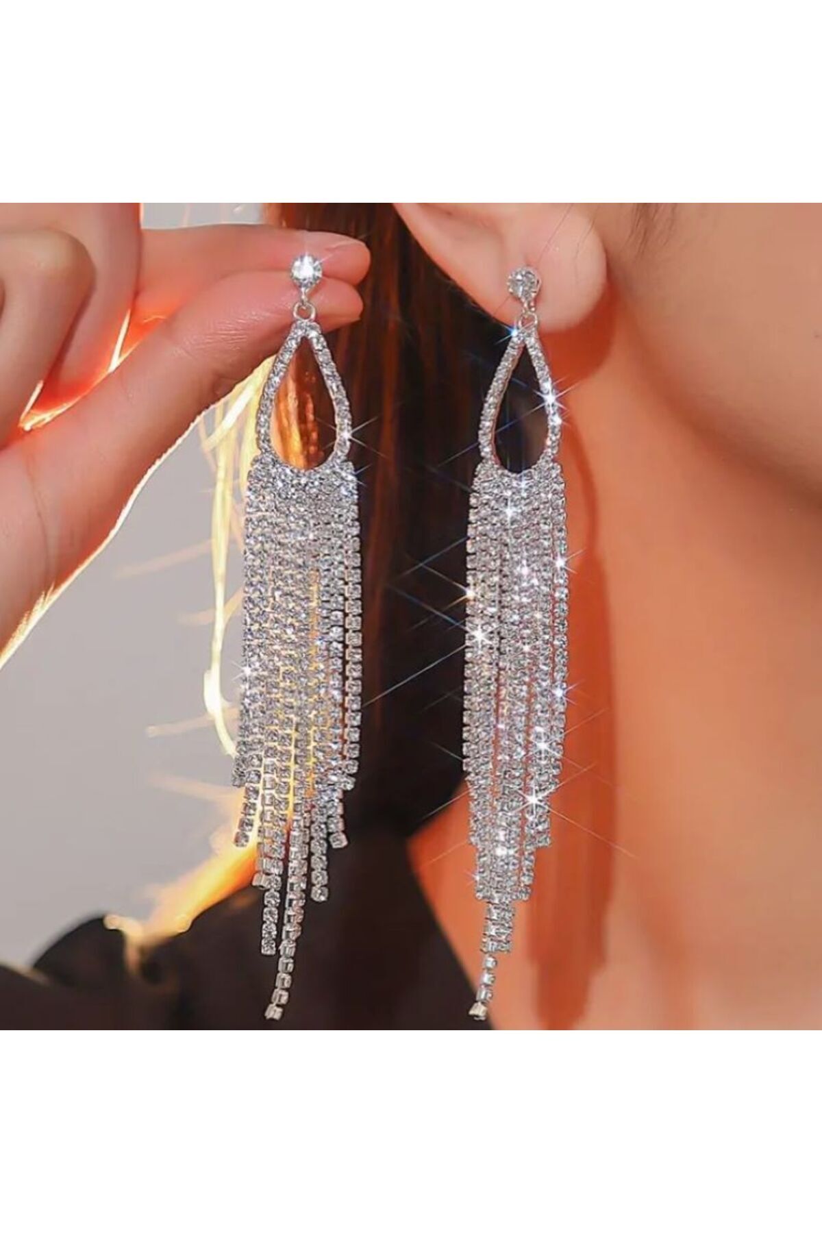 Retro Su Damlası Pırlanta Görünümlü Zarif Sallantılı Küpe