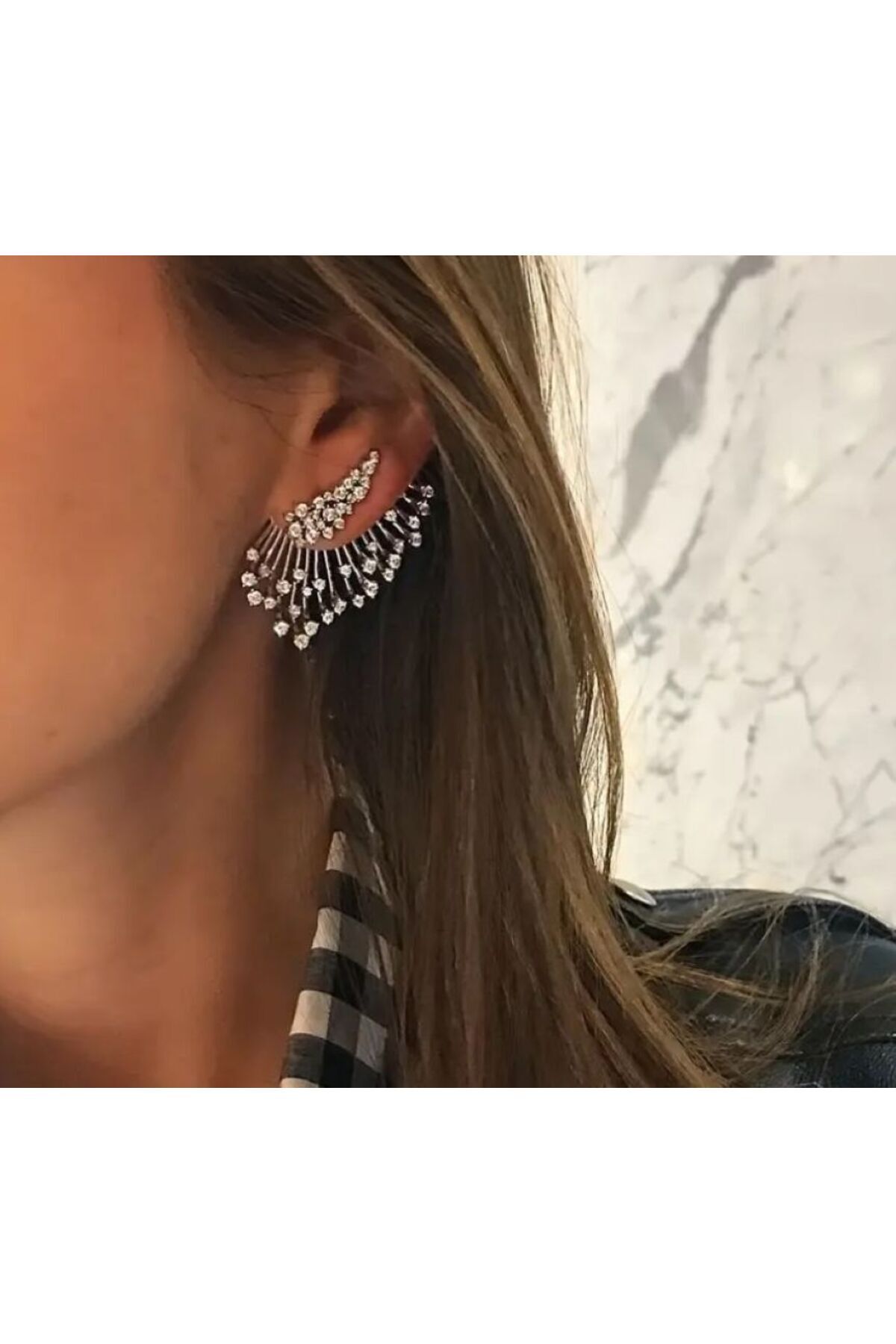 Asimetrik, Yapay Elmas Detaylı, Çarpıcı Küpe