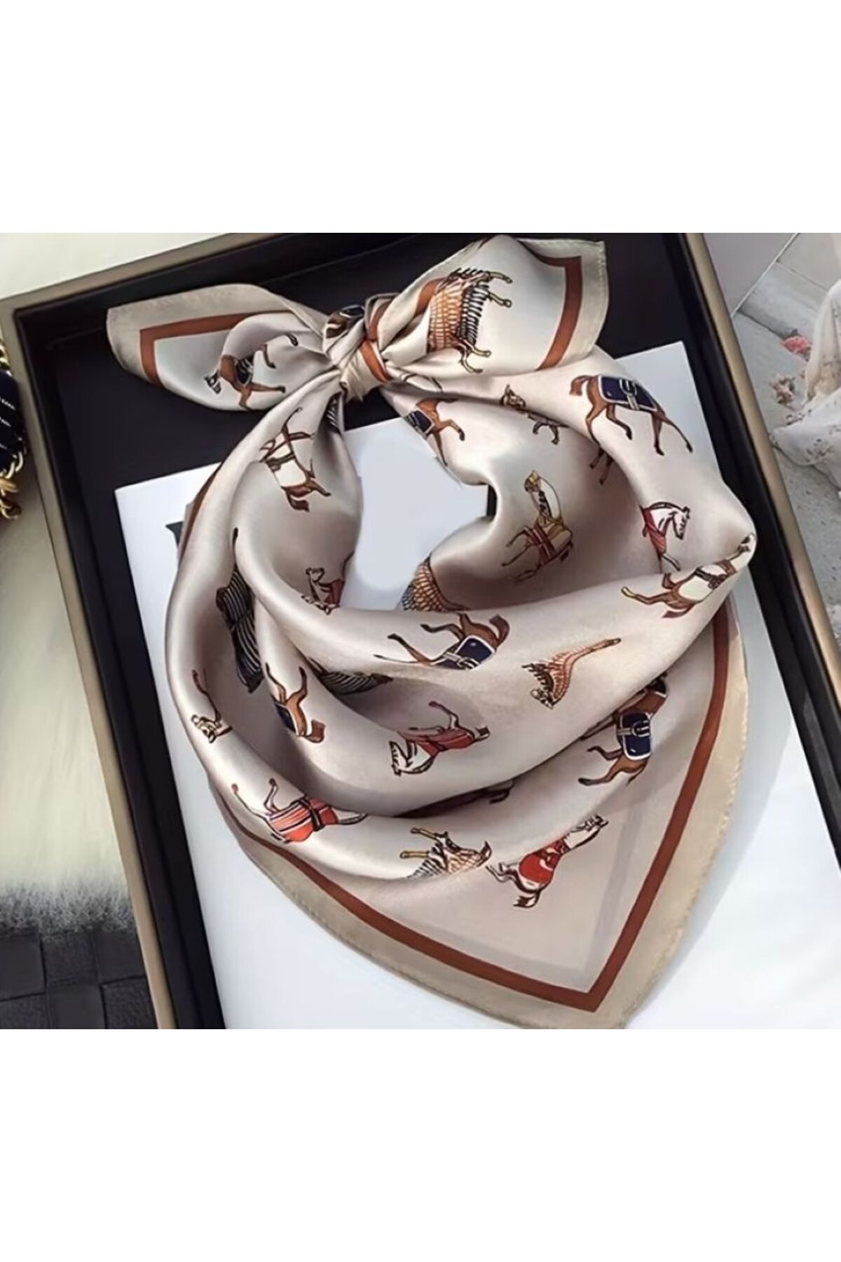 At Figürlü , Güneşten Koruyan, Rüzgar Geçirmez, Çift Taraf Baskılı, Fular, Eşarp 70x70