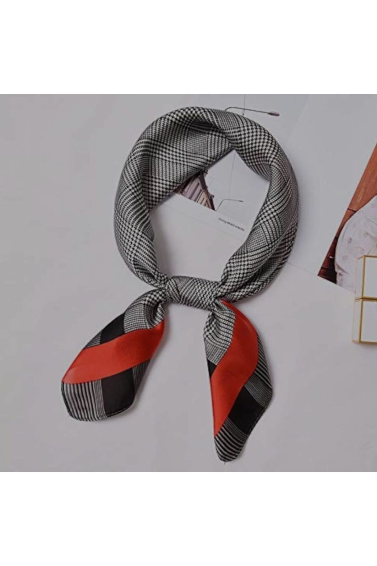 Zarif Line, Güneşten Koruyan, Rüzgar Geçirmez, Çift Taraf Baskılı, Fular, Eşarp 70x70