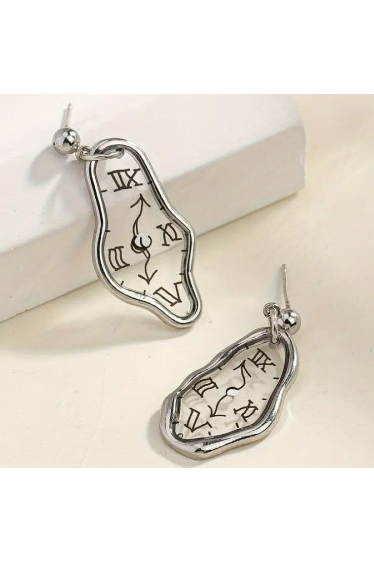 Saat Tasarımı, Modern Sanat esintili, Sallantılı Küpe