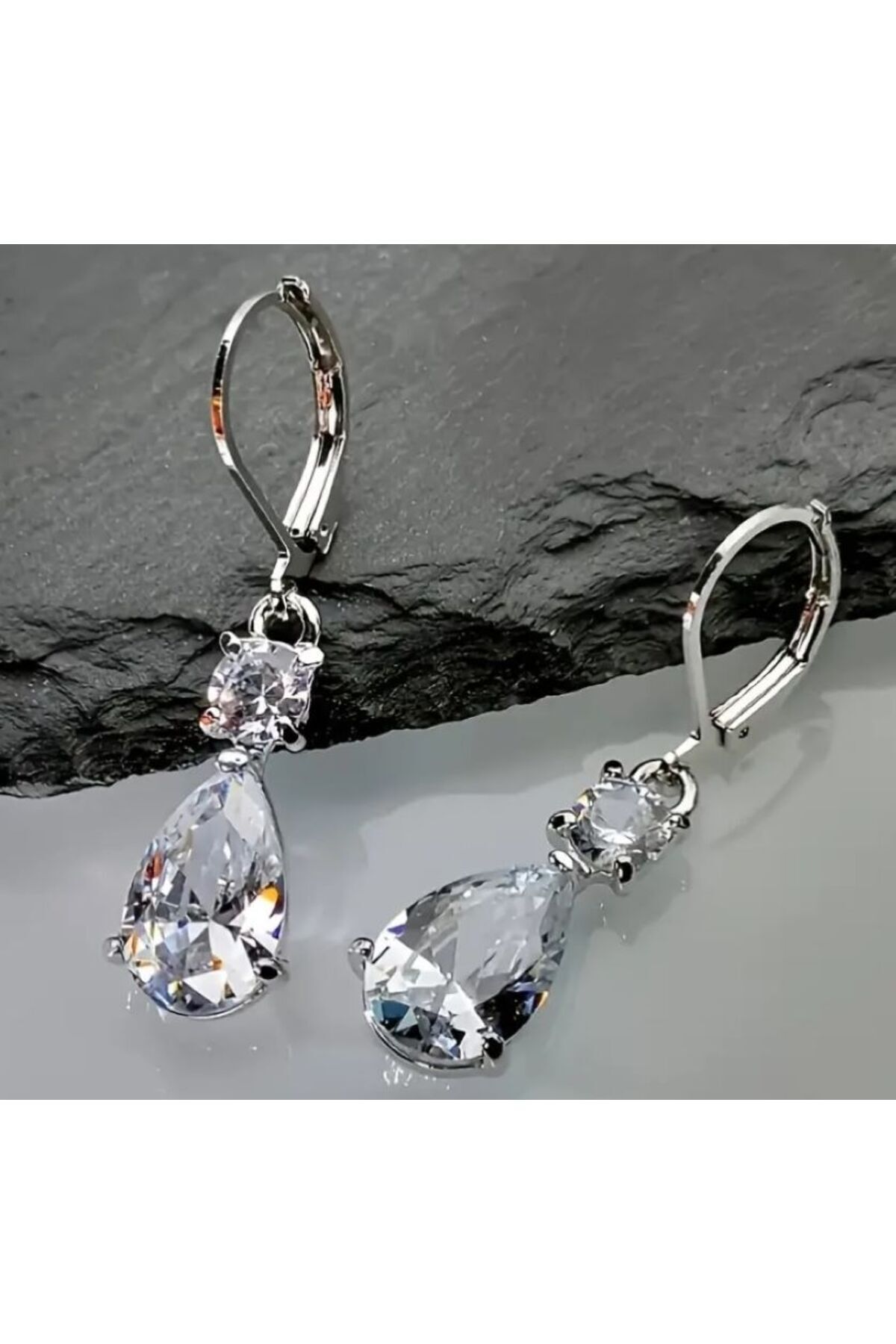 Zirkon Taşlı Elmas Kesim Sallanan Küpe