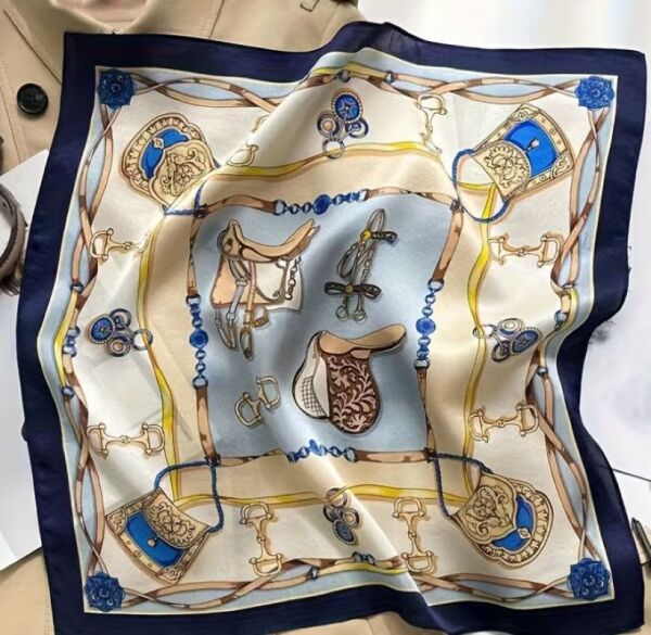 Zincir Detaylı, Saf İpek, Kare Fular 53cmx53cm