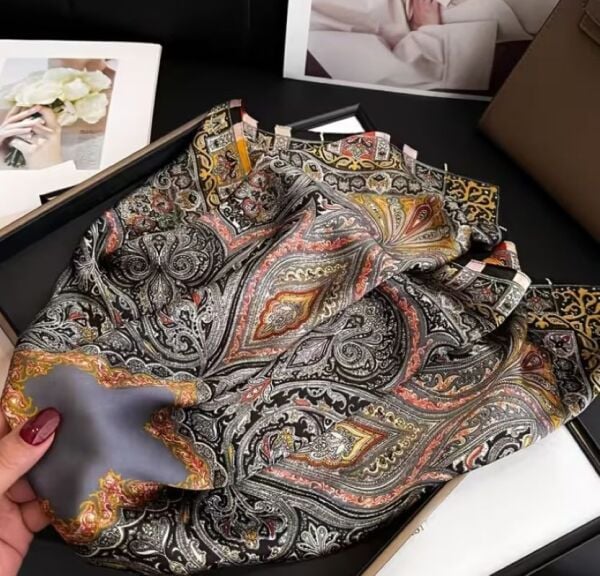 Renk Cümbüşü, Güneşten Koruyan, Rüzgar Geçirmez, Çift Taraf Baskılı, Fular, Eşarp 70x70