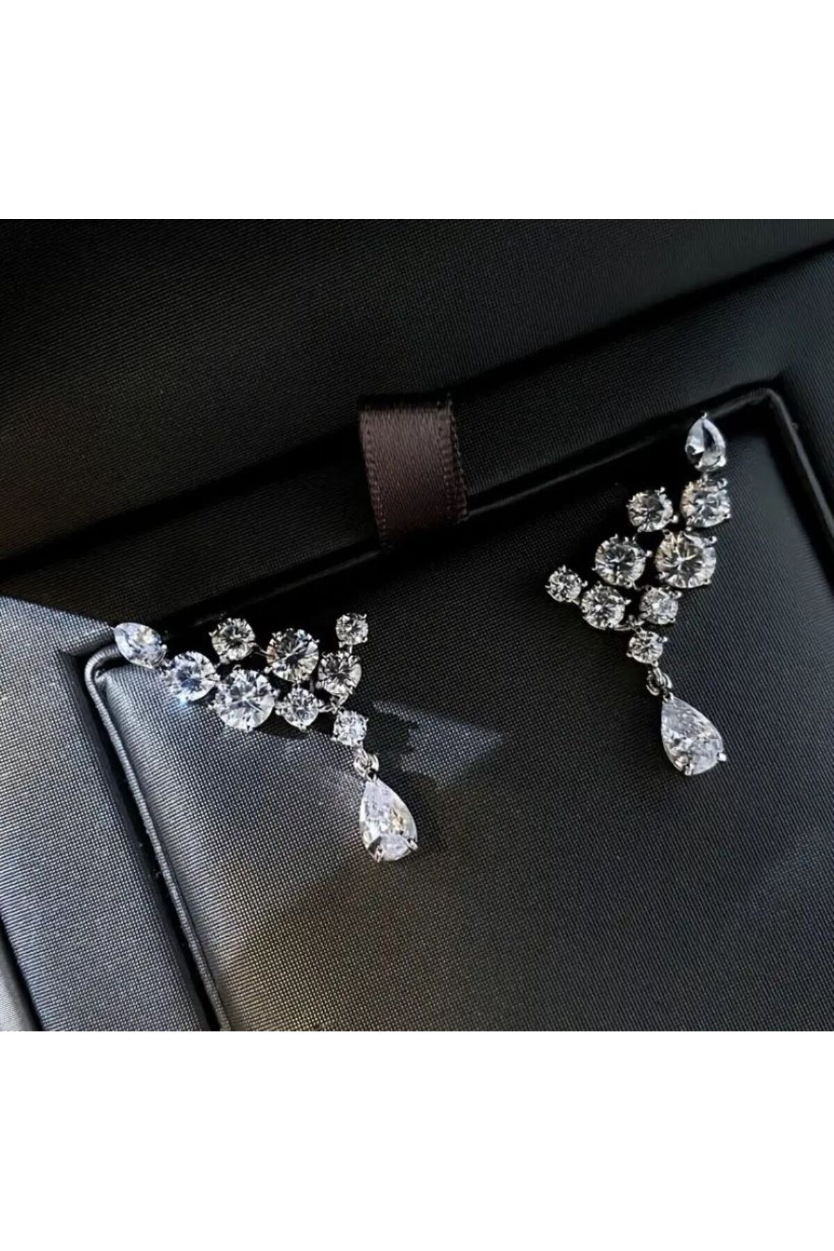 Gümüş Kaplama Zarif Su Damlası Küpe