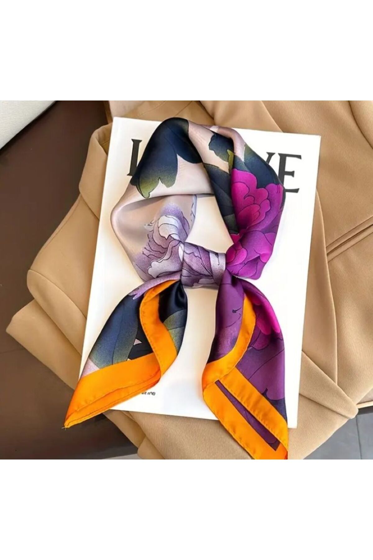 Zarif Çiçek Desenli, Güneşten Koruyan, Rüzgar Geçirmez, Çift Taraf Baskılı, Fular, Eşarp 70x70