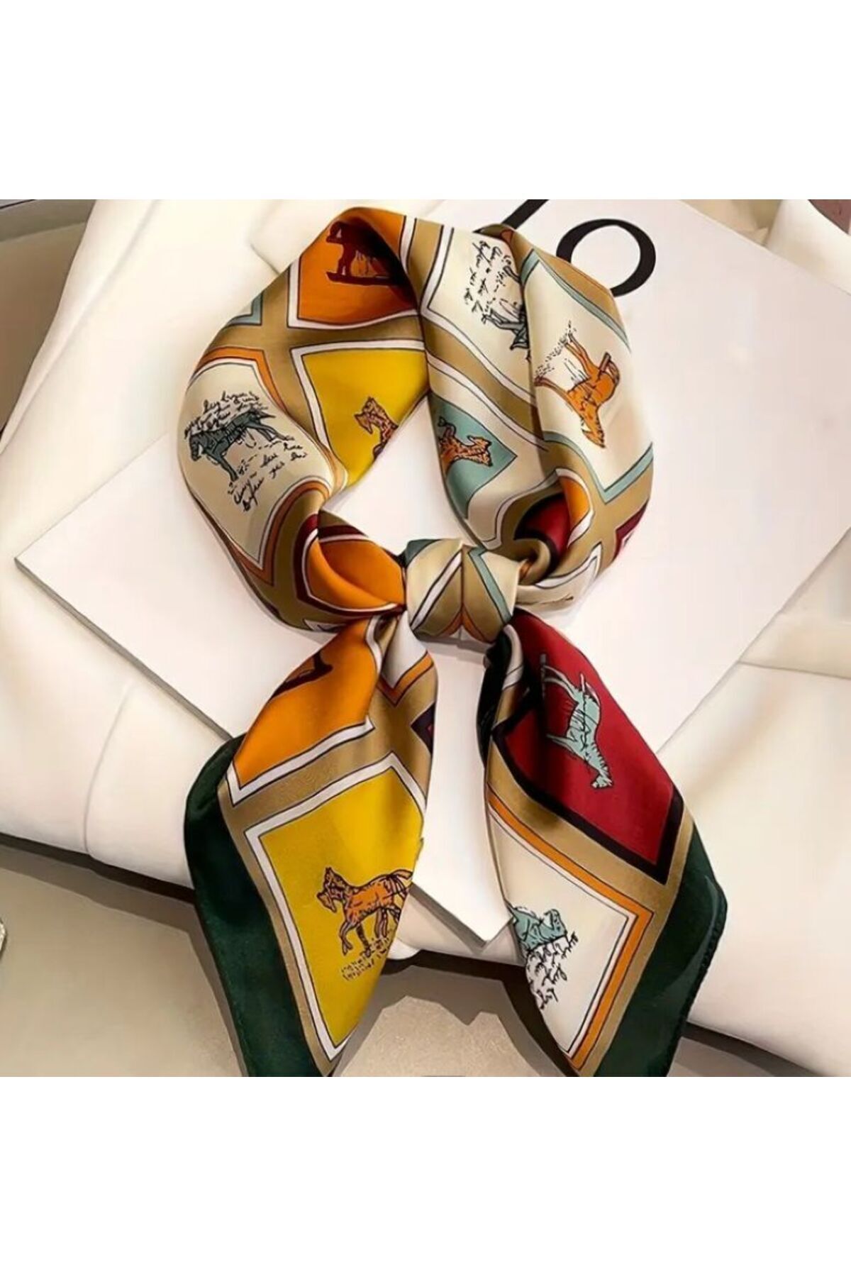 At Figürlü, Elegant, Güneşten Koruyan, Rüzgar Geçirmez, Çift Taraf Baskılı, Fular, Eşarp 70x70